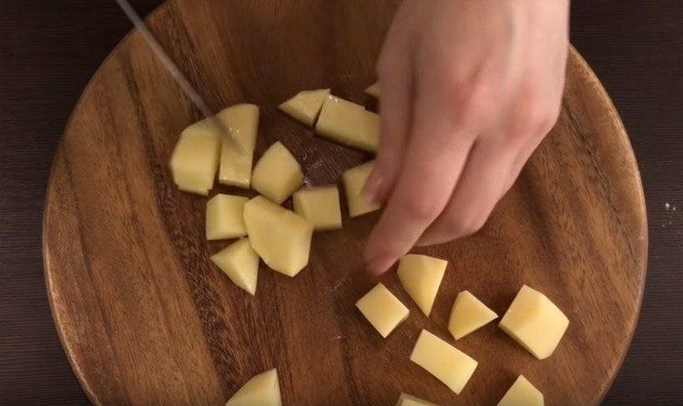 заровете картофите.