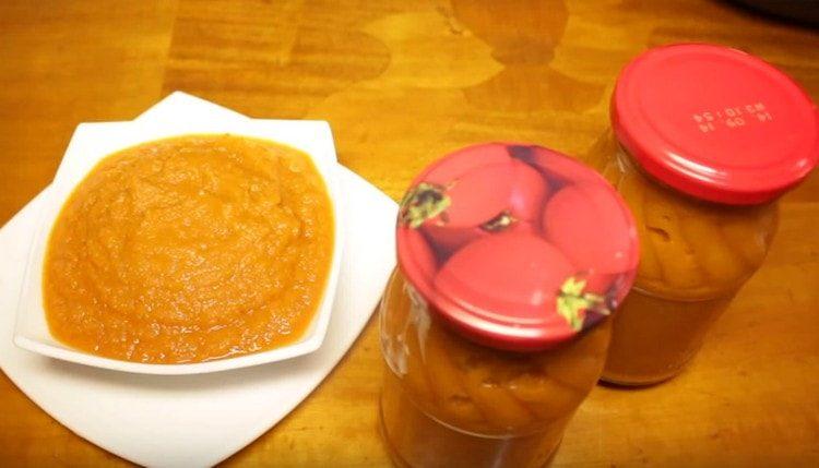 Хайверът на скуош, приготвен в бавна готварска печка, също е подходящ за консервиране.
