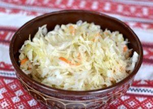 Вкусно кисело зеле в буркан: гответе по стъпка по стъпка рецепта със снимка.