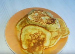 Приготвяме вкусни палачинки на вода по стъпка по стъпка рецепта със снимка.
