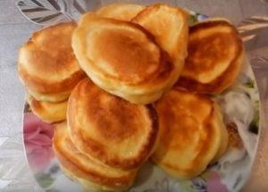 Приготвяме вкусни и великолепни палачинки в кисело мляко по стъпка по стъпка рецепта със снимка.