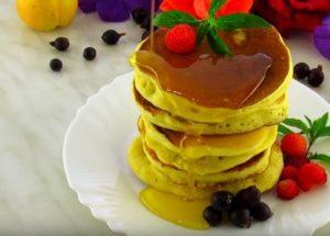 Готвене на вкусни палачинки с кефир по стъпка по стъпка рецепта със снимка.
