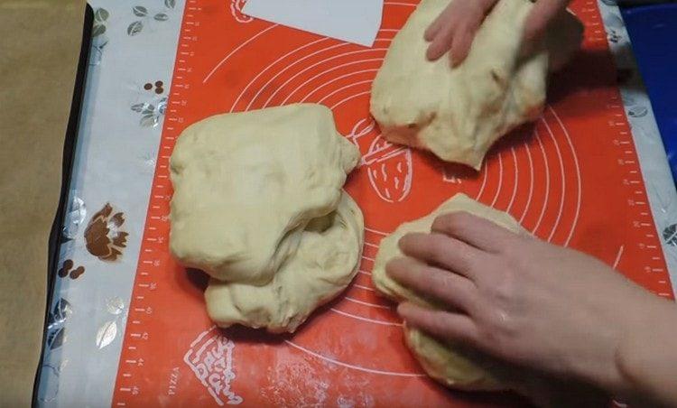 Разделяме тестото на 3 части.