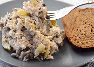 Силна и вкусна  салата с шампионки и пилешко месо