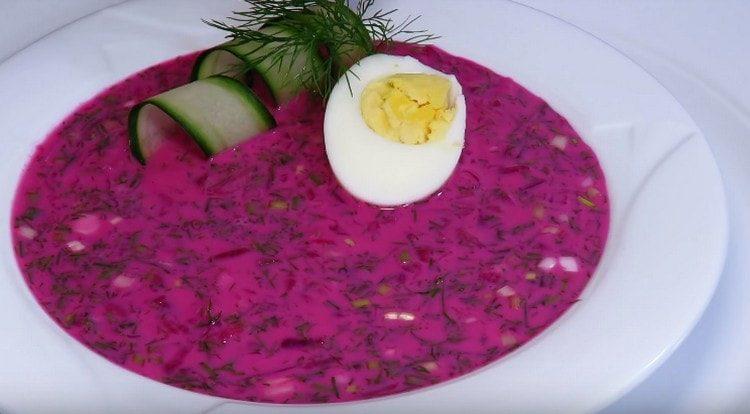 Студеният борш според тази рецепта е много вкусен.