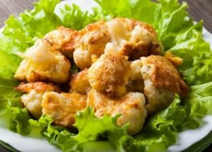 вкусен и нежен карфиол, пържен в тиган: гответе според рецептата със снимка.