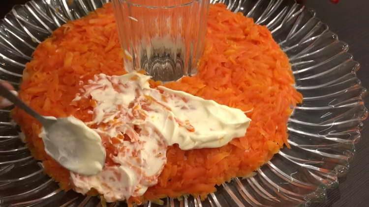 сложете моркови