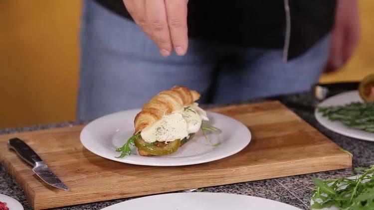 Поръсете с кроасанови макови семена