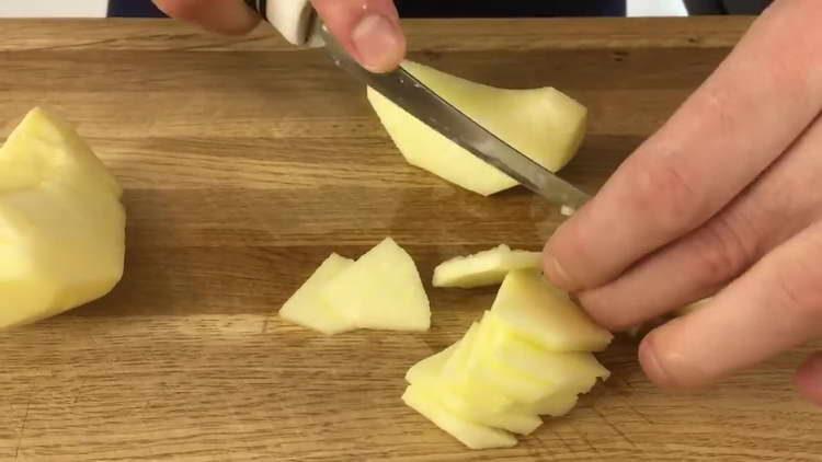 нарязани ябълки