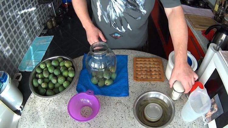 пълни консерви