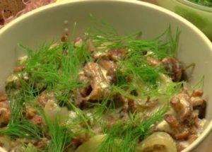 най-вкусните лисички, пържени със заквасена сметана и лук