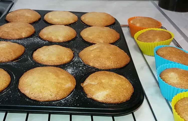 манник на кефир с ябълки