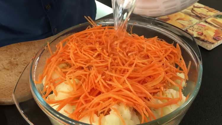 залейте зелето с марината