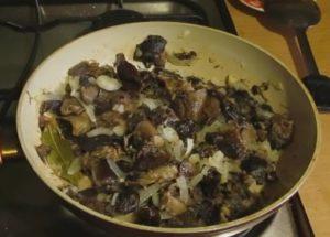 вкусни гъби, пържени с лук