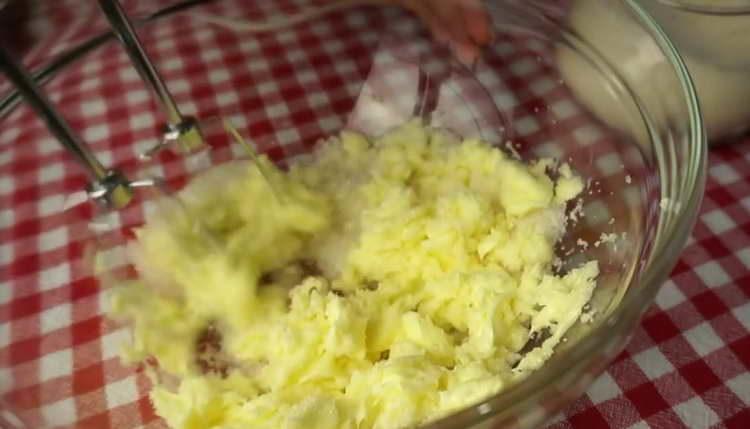 смесете маслото и захарта