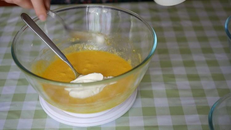 добавете заквасена сметана