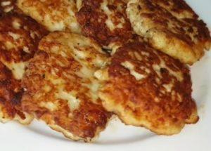вкусни нарязани котлети от пилешки гърди