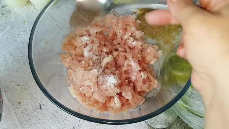 сол и черен пипер мляно месо