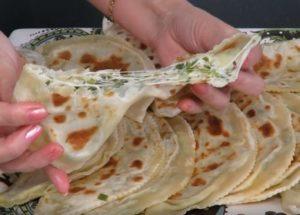 Готвене на вкусни торти кутаба със сирене рецепта със стъпка по стъпка снимки.