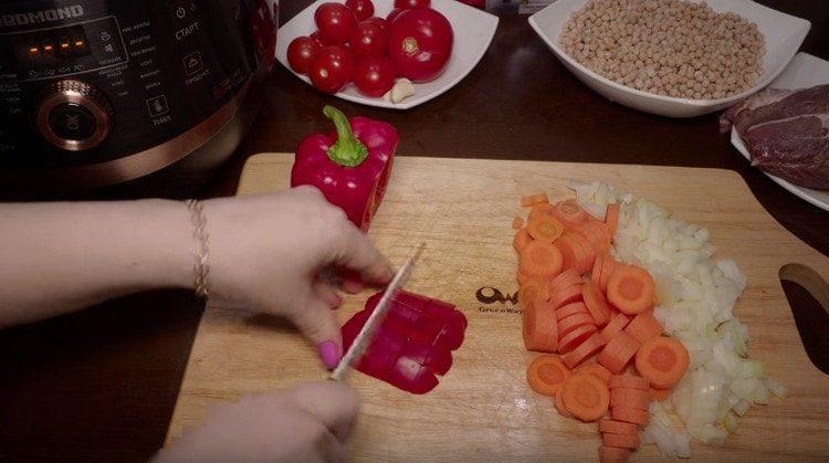 Обелени люти чушки, подсладени от семена.