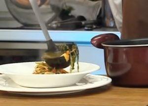Гответе вкусна зеленчукова супа на пилешки запас по стъпка по стъпка рецепта със снимка.