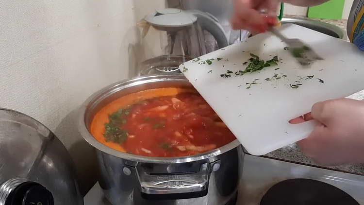 борш върху пилешки запас