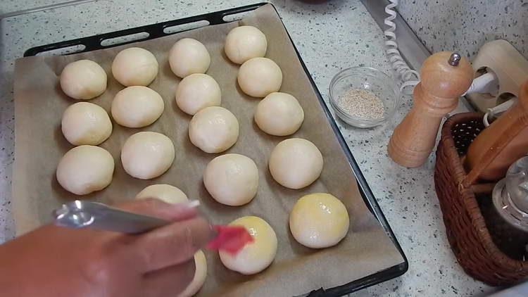 мазни кифлички с яйчена смес