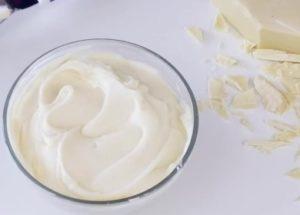направете вкусен ганаш от бял шоколад