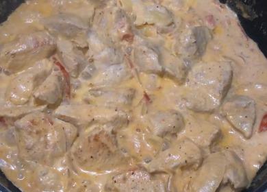 Задушена пуйка в заквасена сметана  - вкусна и проста