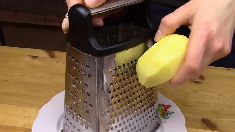 настържете картофи