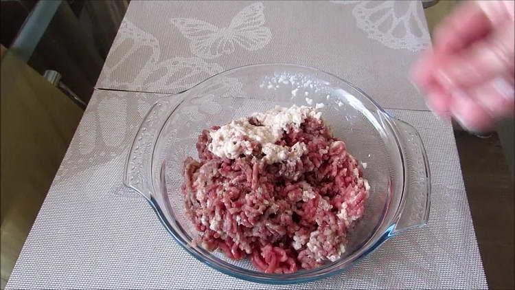 предаваме месо през месомелачка