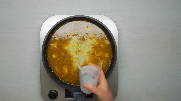 добавете кокосово мляко