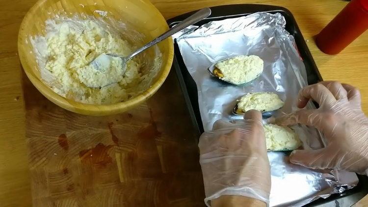 поставете миди върху лист за печене