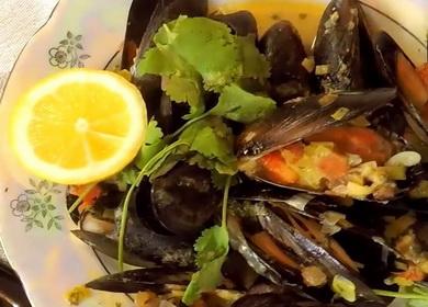 Вкус Вкусни миди слив в кремообразен чеснов сос