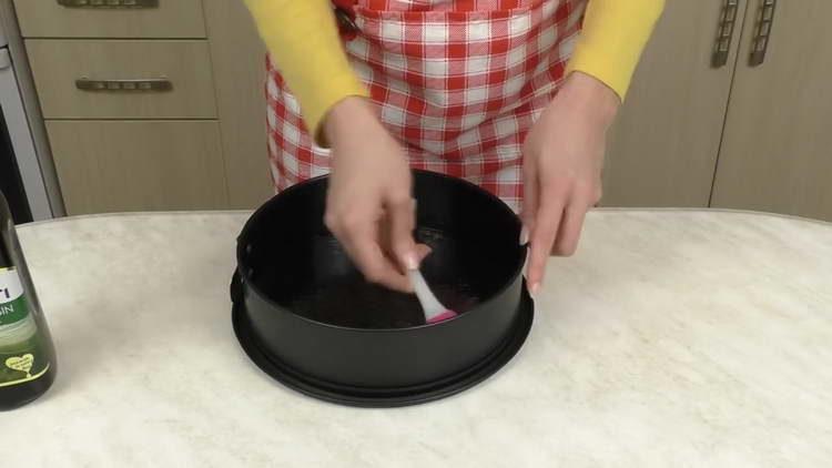 смажете формата с масло