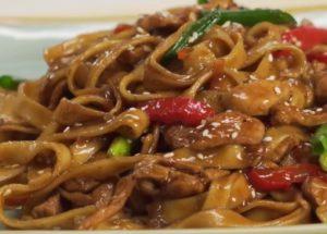 готвене на вкусен удон със зеленчуци