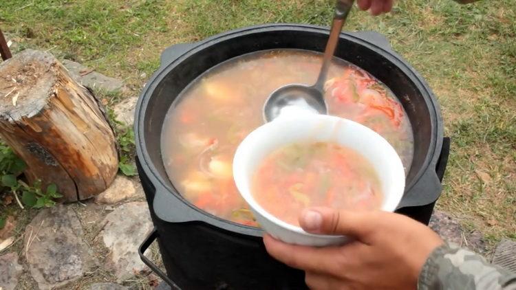 Много вкусна шурпа в казан